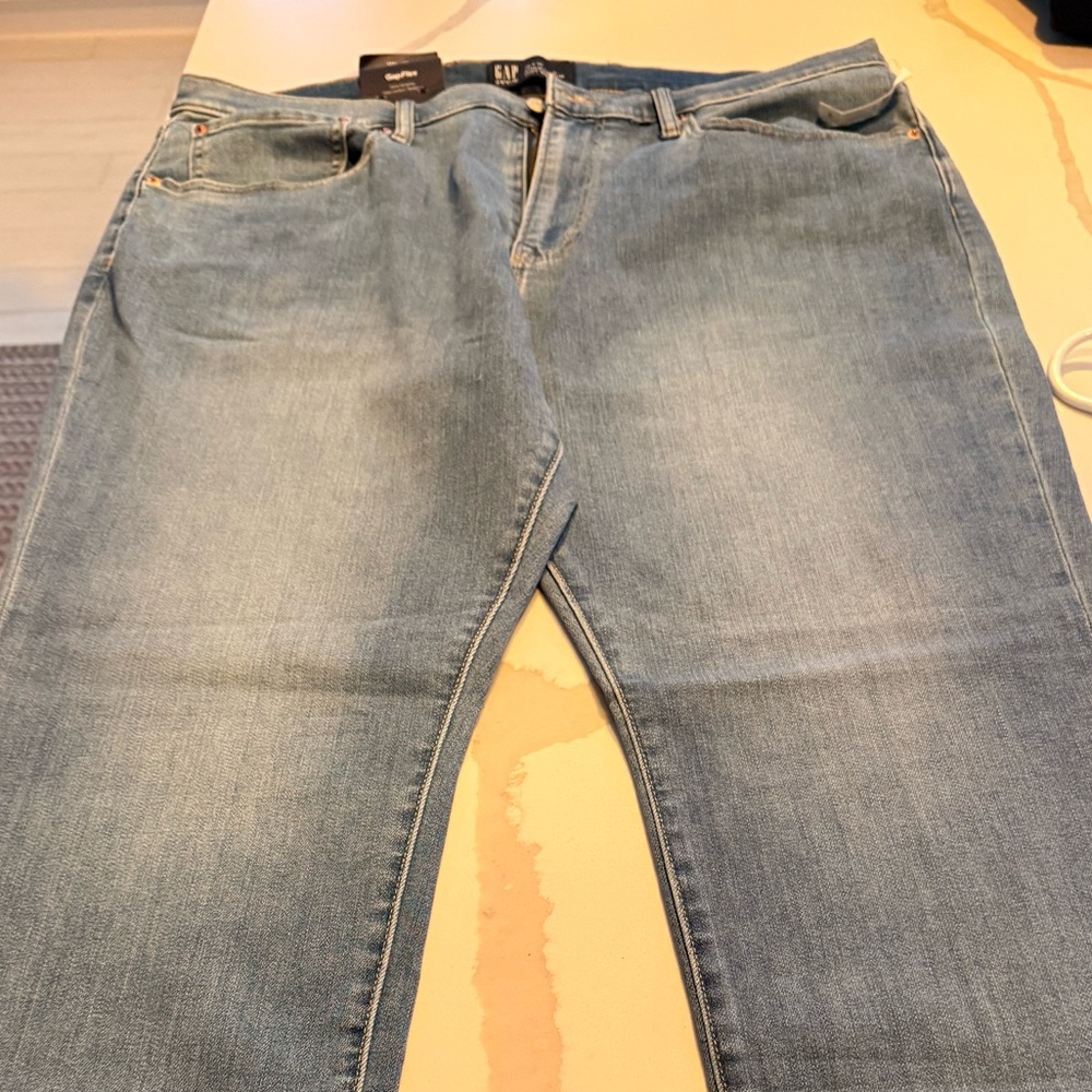 GAP Slim Straight Jeans in Light Blue Wash